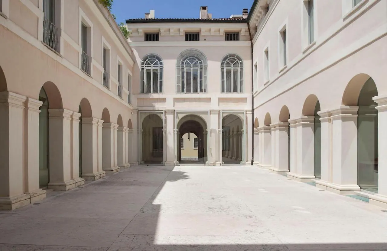 Appartamento PALAZZO BECCAGUTTI CAVRIANI - Gallery Suite e Frescoes Suite Mantova Italia